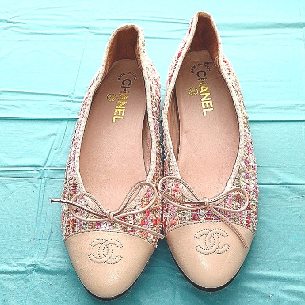 CHANEL Pink Tweed & Beige Leather Cap-Toe Ballet Flats